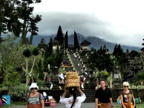 Besakih_temple