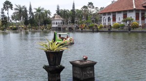 Taman_ujung_water_palace