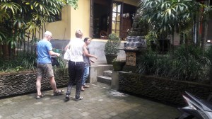 Pak_man_balian_healer_in_ubud