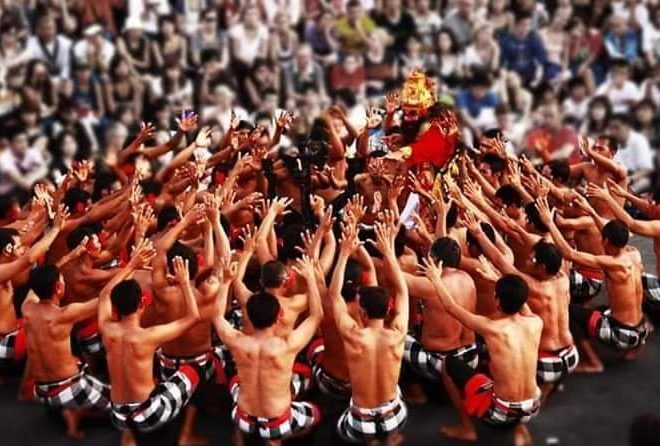 Kecak_dance_uluwatu