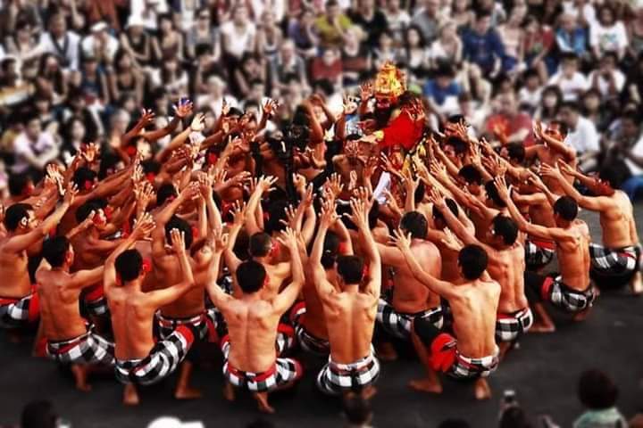 Kecak_dance_uluwatu