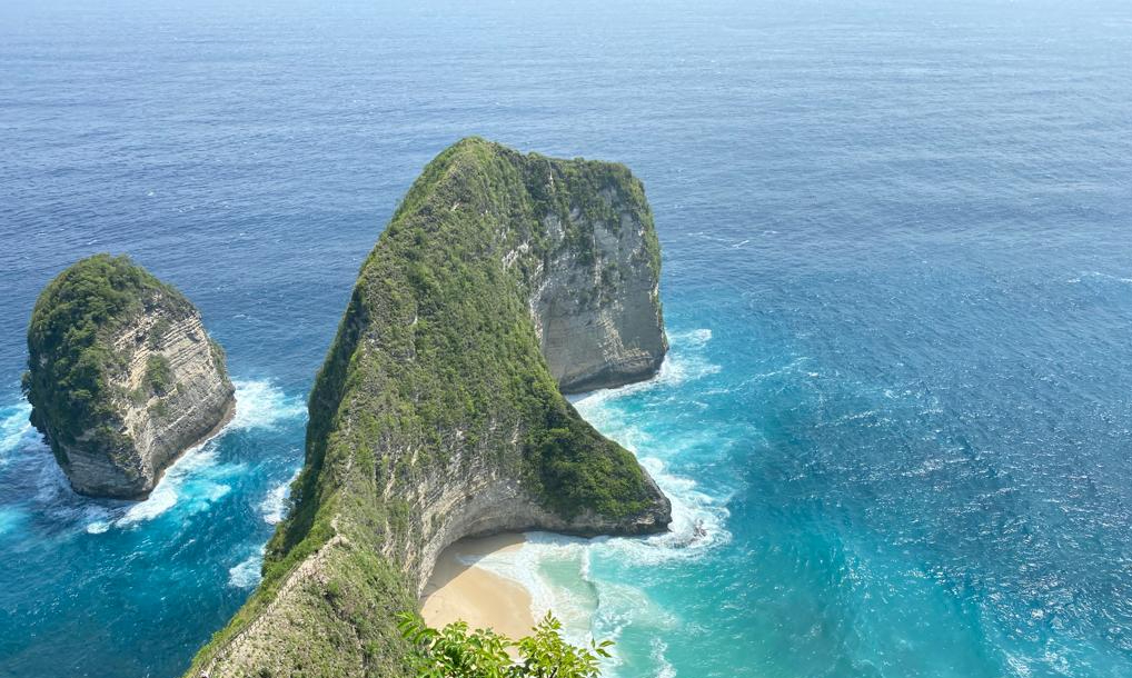 kelingking_beach_penida_island