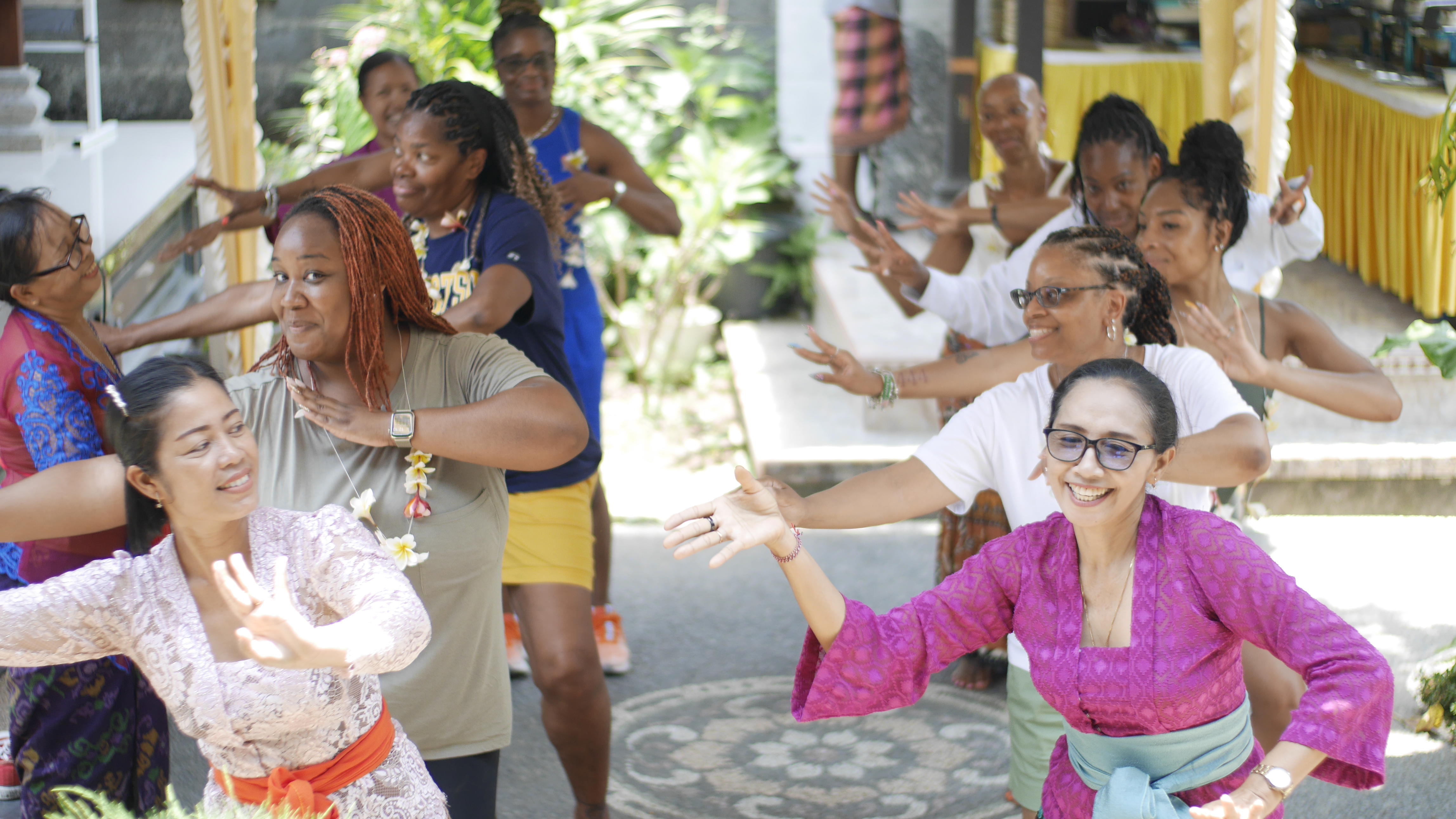 Bali_dancing_class
